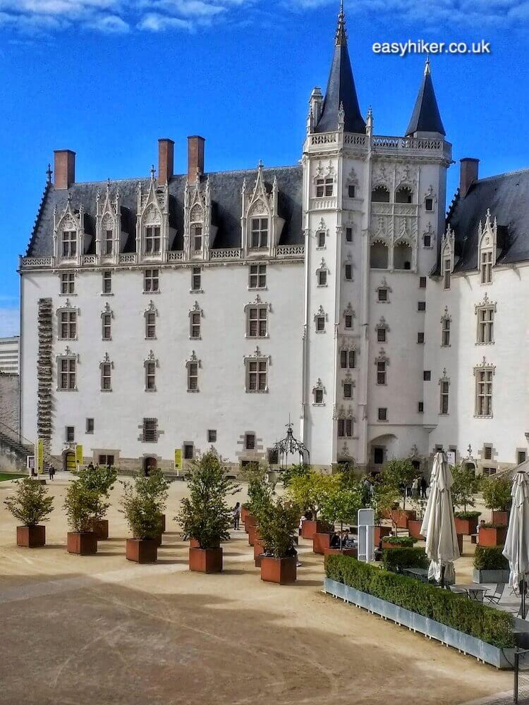 Explore Nantes in Three Walks