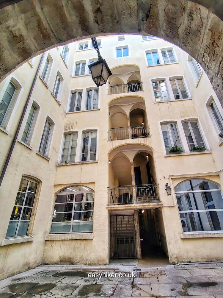 Traboules and Other Mysteries of the Croix-Rousse